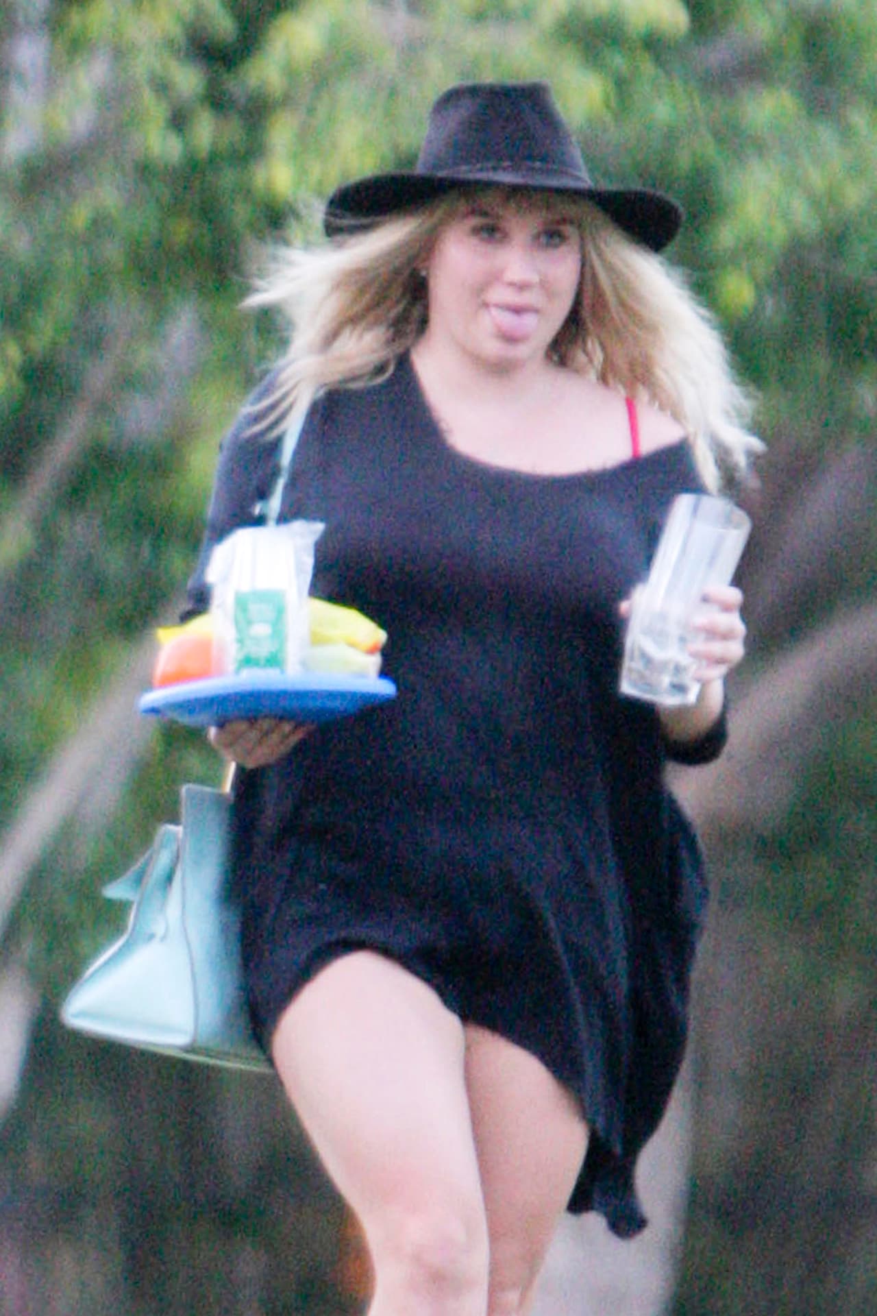 La hemos visto lucir muy delgada en algunas alfombras y videos musicales.