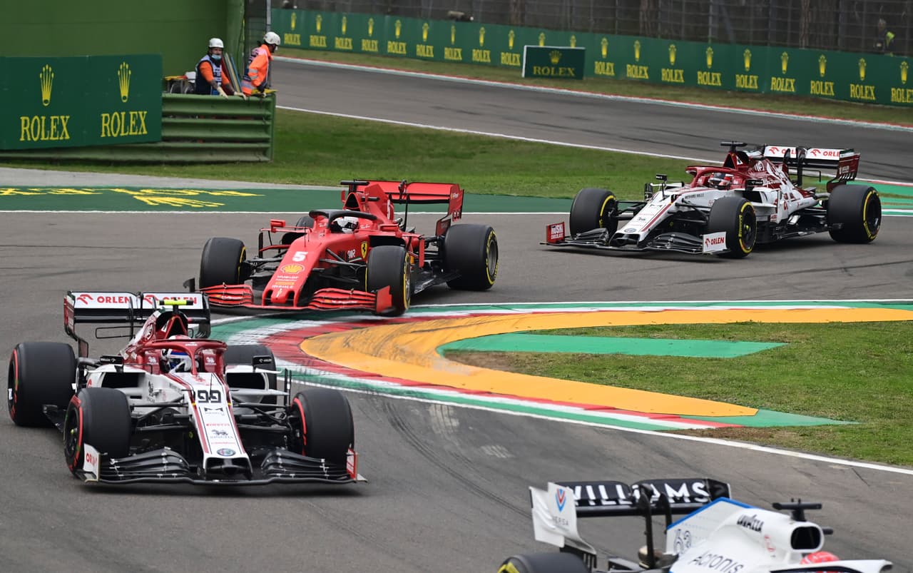 Lewis Hamilton se lleva el primer lugar en el Gran Premio de Emilia Romagna. El mexicano Sergio Pérez tuvo oportunidad de quedarse con un lugar en el podio pero Valtieri Bottas y Ricciardo fueron los pilotos ganadores. El equipo de Mercedes Benz queda campéon de constructores 2020.