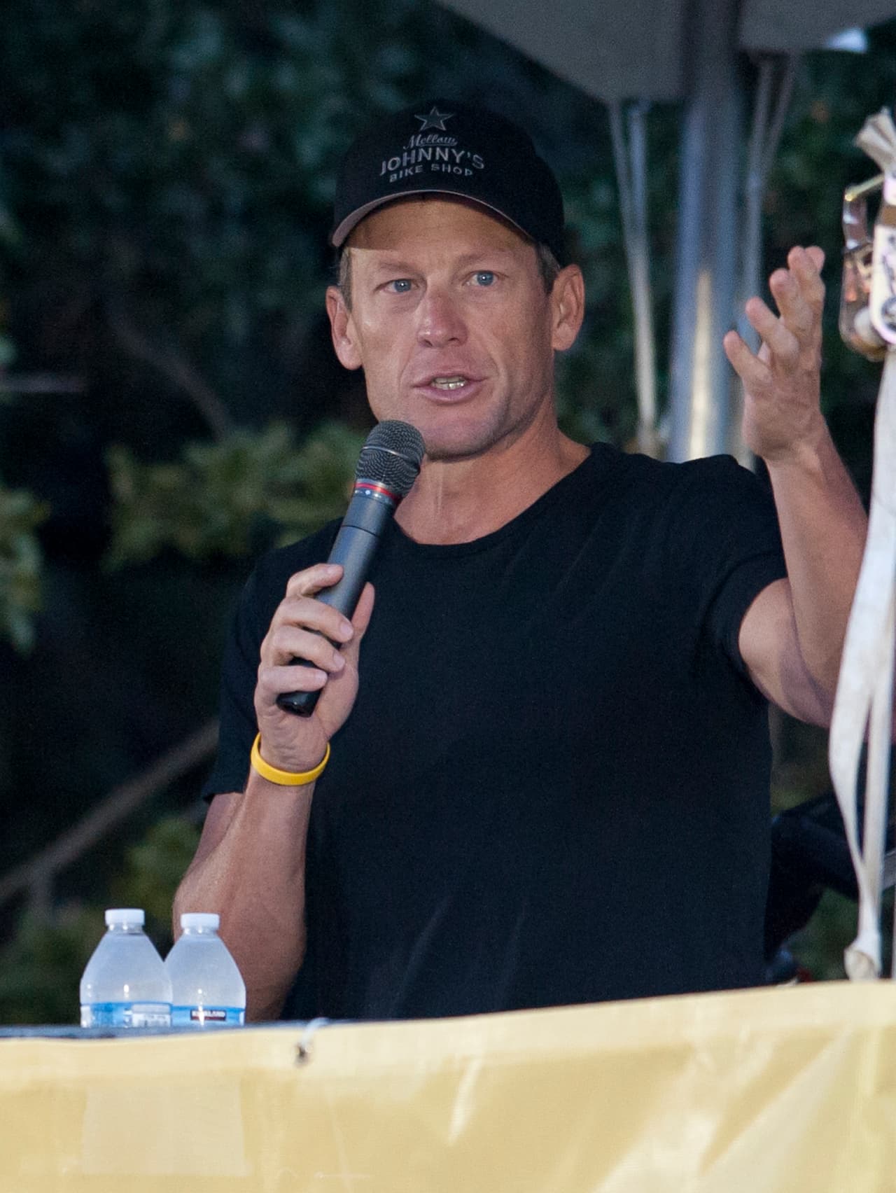 <b>Lance Armstrong</b>: el ciclista fue diagnosticado con cáncer testicular en 1996, al cual pudo superar y volver a competir.