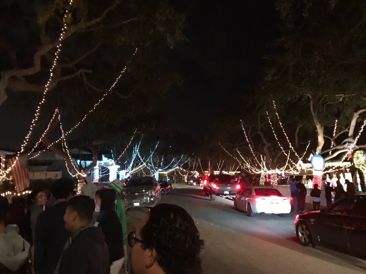 La visita es gratuita pero se recomienda a los visitantes estar preparados para tráfico, frío y delicioso chocolate caliente.