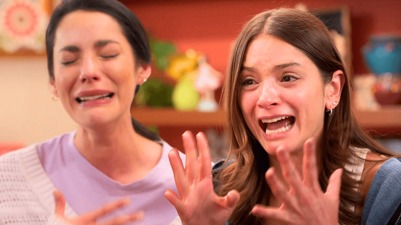 Valeria rechaza a Verónica como madre | Tan Cerca De Ti, Nace El Amor | Capítulo 82