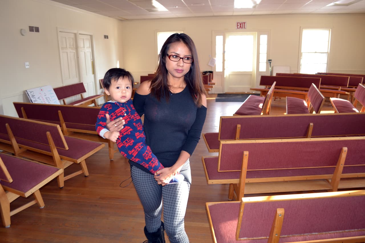 Una inmigrante refugiada en una iglesia de Denver abandona "santuario" tras ser postergada su deportación