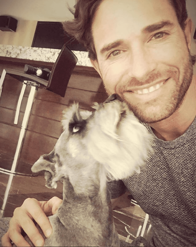 Invitó a sus fans a "ayudar a los que nos necesitan": "Hay que ser felices y promover el amor". 
<br>