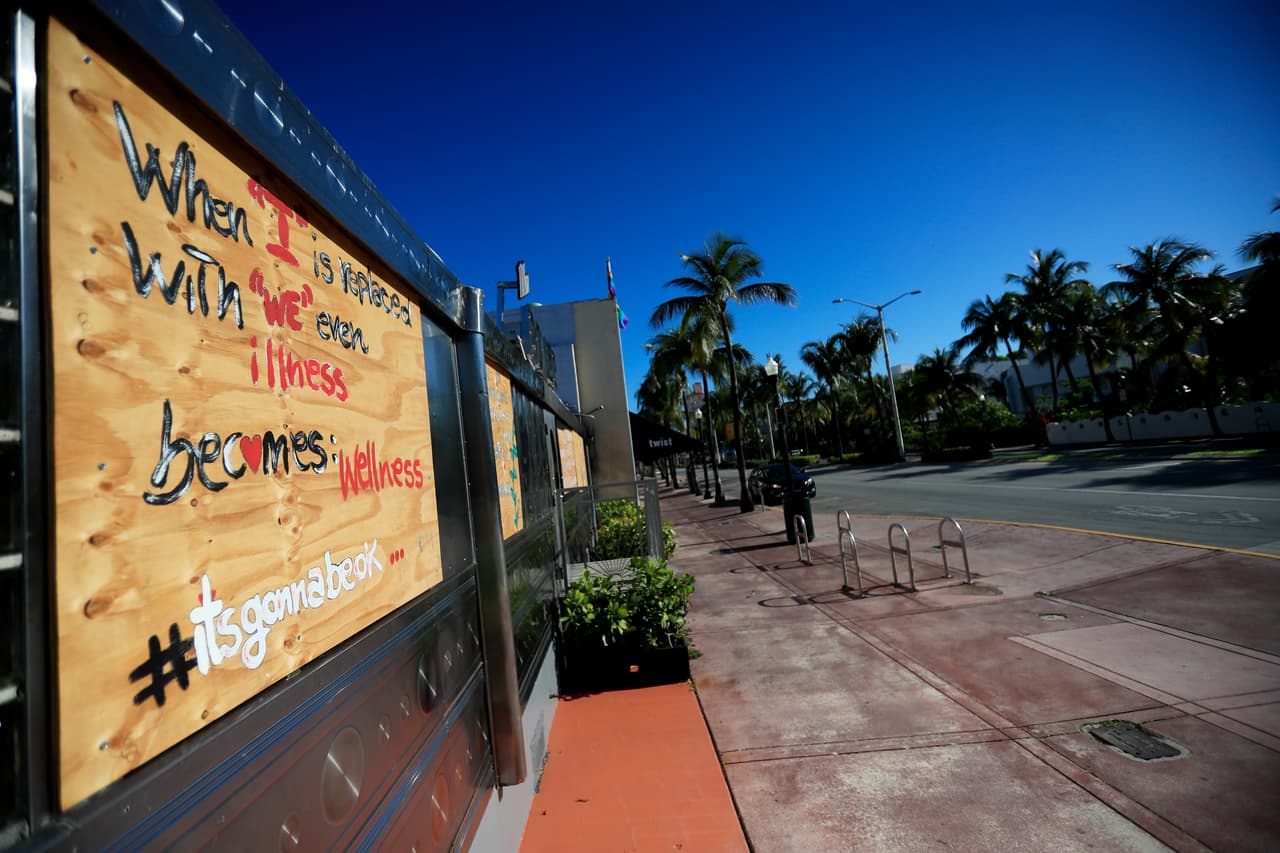 El homenaje se presenta en un momento en que el estado de Florida comienza a reabrir, aunque Miami Beach y todo el sur de Florida permanecen cerrados en su mayor parte.
<br>