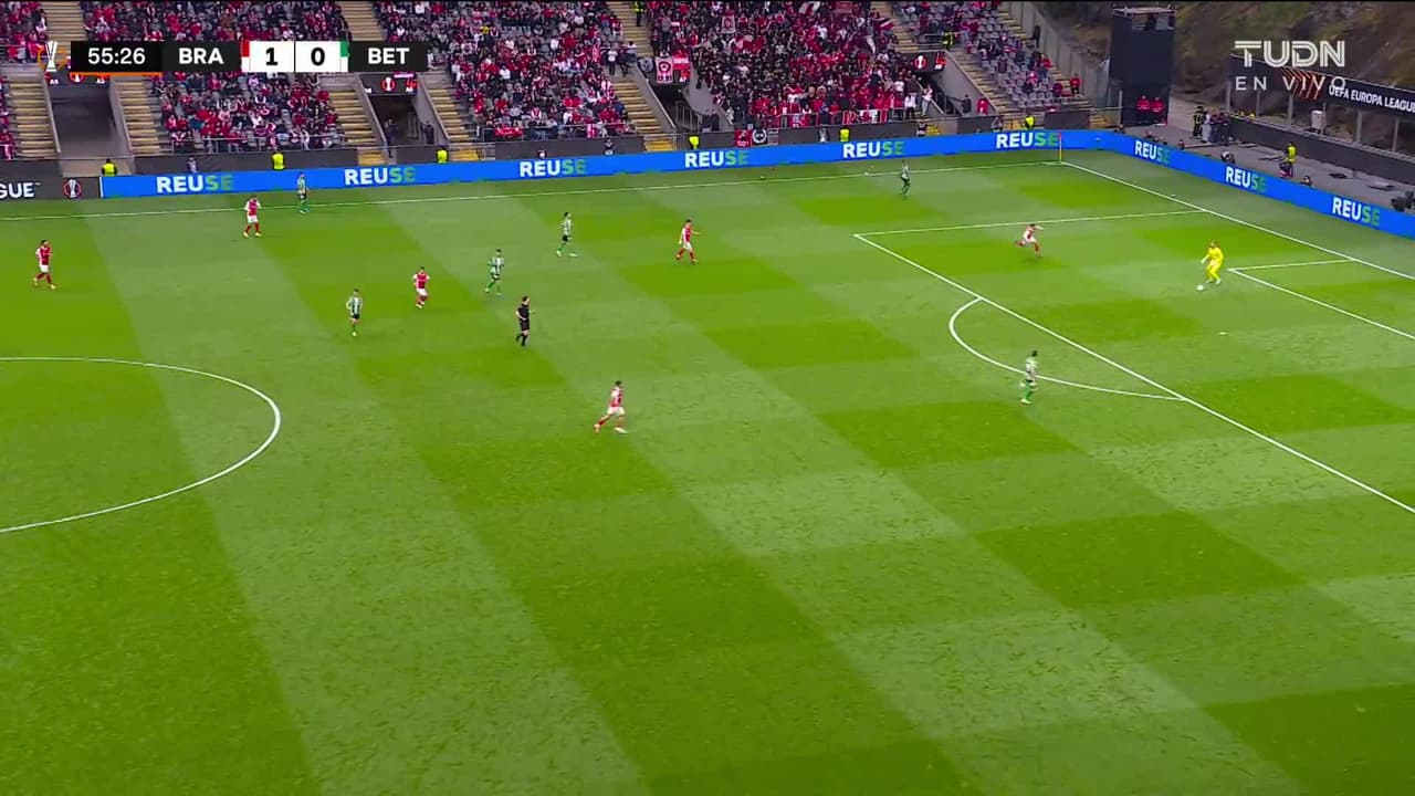 ¡TIRO ATAJADO! disparo por Florian Grillitsch.