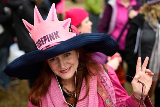 Las mujeres han pactado, durante la marcha, tener sombreros y gorros de lana rosa, desafiando a Trump.
<br>
<br>Foto: GettyImages