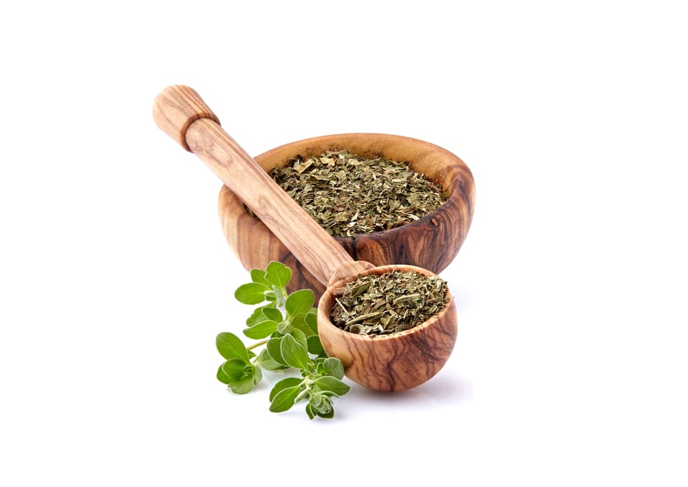 Como puedes notar, el orégano es una plantita que no sólo sirve como especia maravillosa no sólo para platillos típicos como pozole o condimentar tu comida. Es un 'abrecaminos' interesante que también aleja esa toxicidad que tanto abunda estos días.