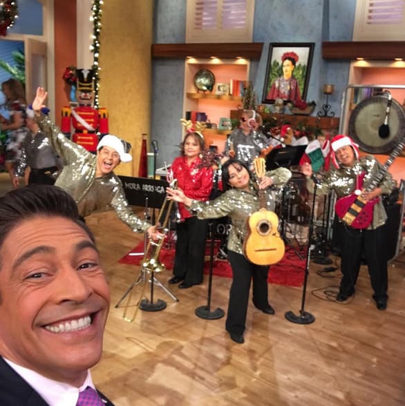 Johnny Lozada: "#Buenosdias ya empezó la #Navidad celébrala con nosotros en @despiertaameric". (Noviembre 30, 2015)