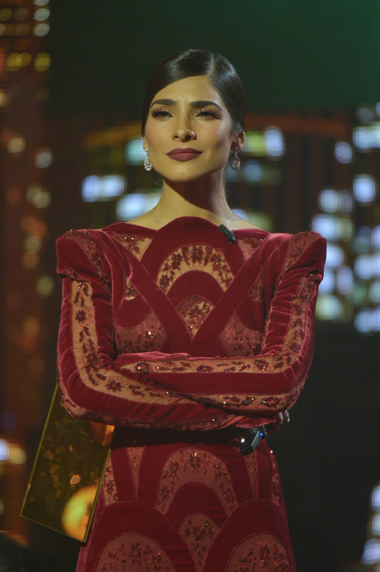 Entre cortes siempre mantuvo elegancia y porte.