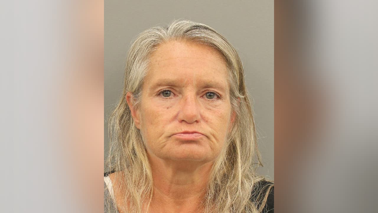 Dona Jonnese Buchanan es señalada de manipulación de documentos gubernamentales.