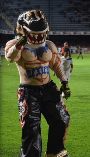 El Tibu Jarocho se convirtió en un ícono del futbol mexicano por sus diversas personalidades ¡Ahora homenajeó a Kobe Bryant y La Parka.