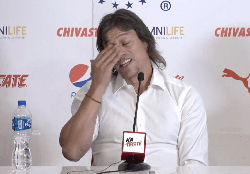 Lamentó las formas usadas para tratar el tema: “Hace dos días me escribió un chat (Jorge Vergara) y se despidió de mi, y yo le respondí”. Le hubiera gustado que le dieran la cara, agrega el argentino.