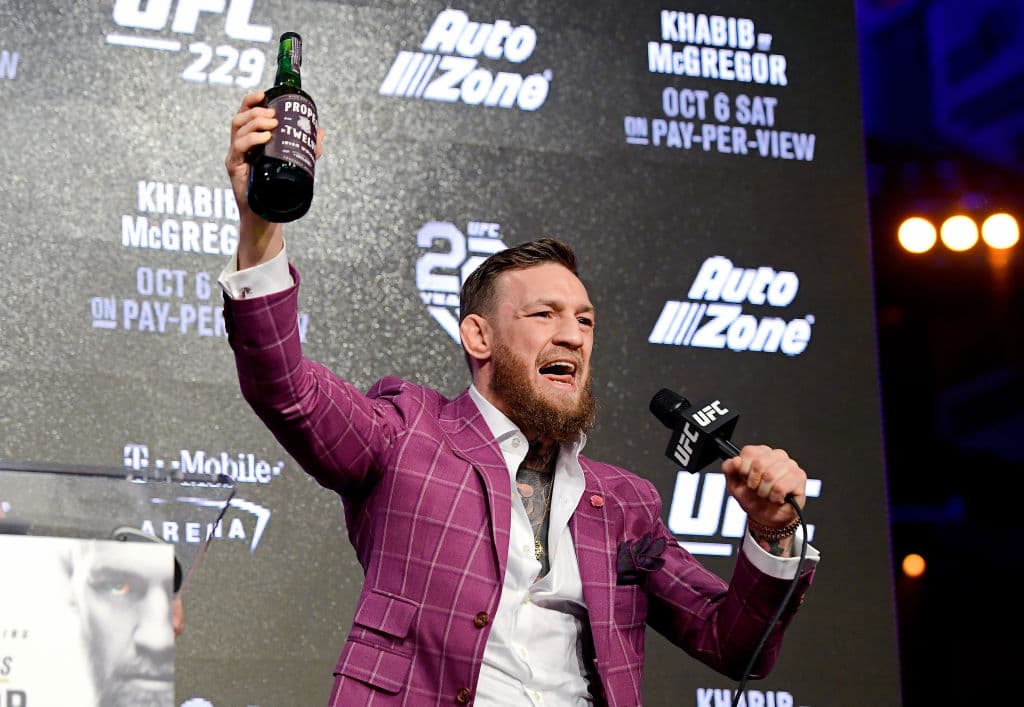 El ruso no se quedó callado y recriminó a Conor que volvió a UFC fue por dinero. "Estoy aquí por mi legado, tú por el dinero", dijo Khabib, y algo que incomodó al irlandés: "tu lucha en piso es mala".