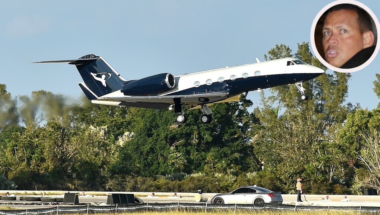 El avión que estrenó a mediados de diciembre Alex Rodríguez se encuentra bajo investigación.