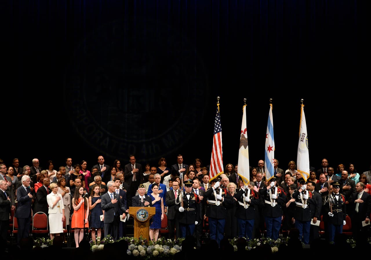Emanuel agradeció a Clinton su presencia y no dudó en afirmar que él ha sido para él un "amigo y mentor".