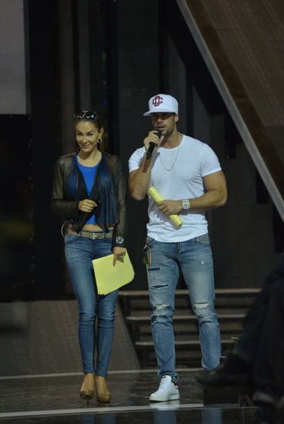 Estuvimos de stalkers tras Ninel Conde, desde los ensayos. Te invitamos a ver su recorrido por Premios Juventud 2015.