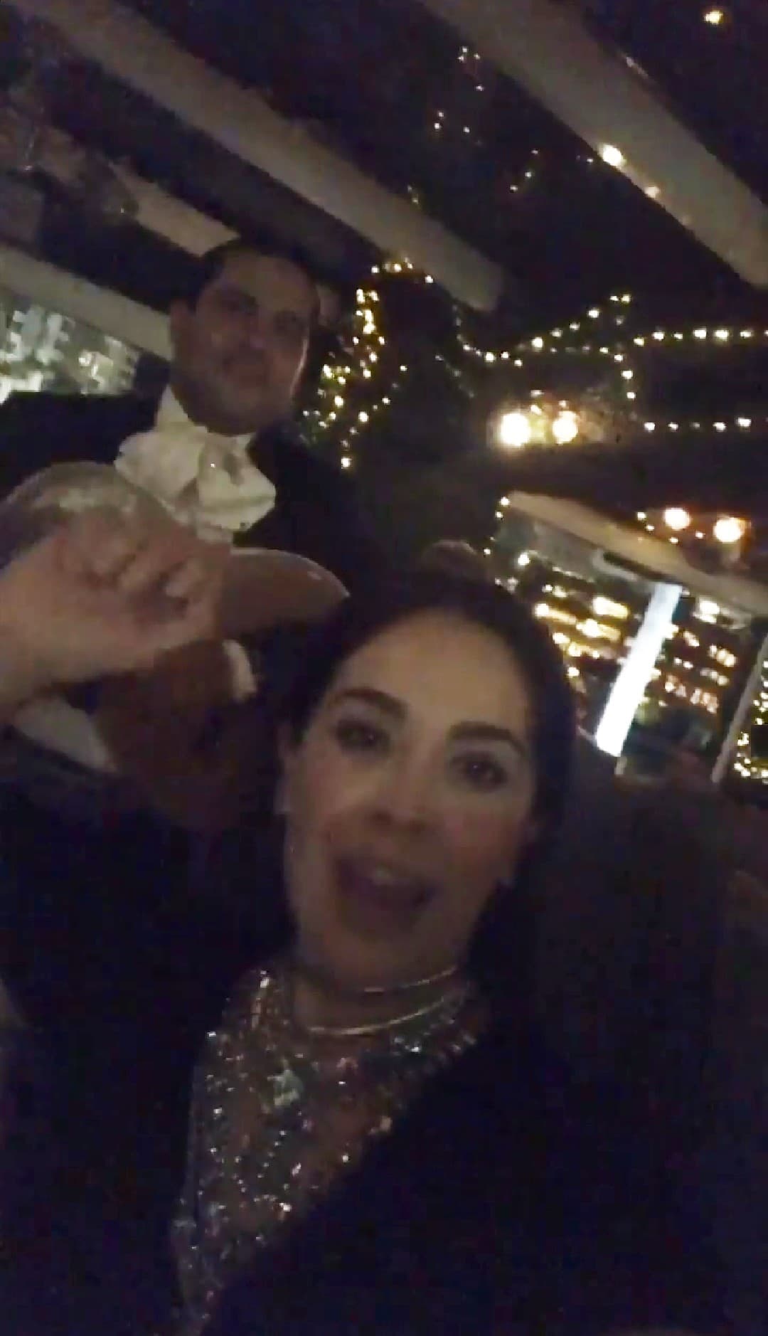 Las conductoras mexicanas gozaron de la noche de celebración también acompañadas de mariachi. A ambas se le vio diviertiéndose, bailando y cantando la música tradicional de su país.