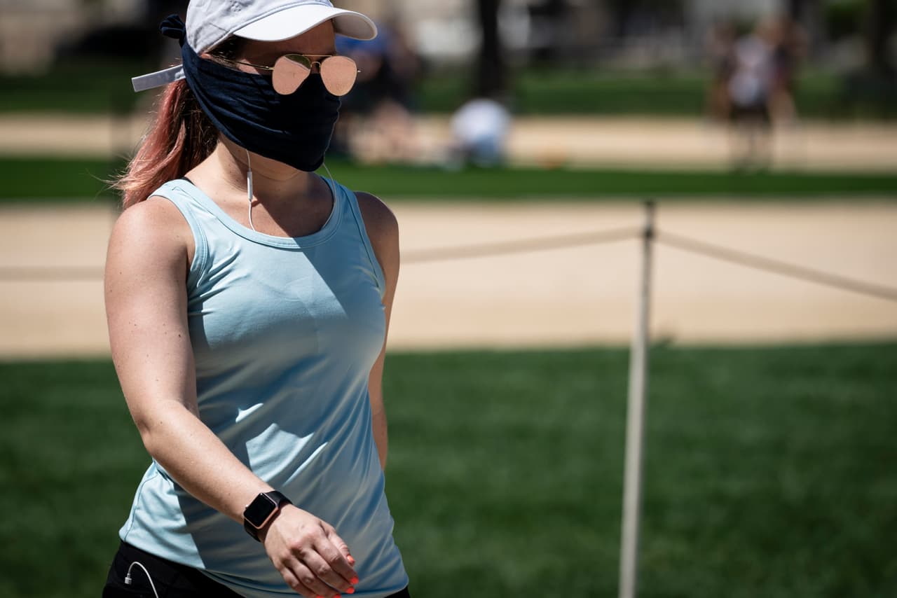 Entretanto, la autorización estatal para negocios, considerados de bajo riesgo, incluye los siguientes establecimientos: