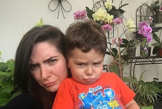 Además, la protagonista de 
<b><a href="https://www.univision.com/novelas/la-doble-vida-de-estela-carrillo/decora-fotos-con-amigos-usando-emojis-y-etiquetas-el-look-de-una-estrella">'La doble vida de Estela Carrillo'</a></b> consideró: "¿Cómo le explicas a un niño que está trabajando? Es que, yo creo que no debería de ser".