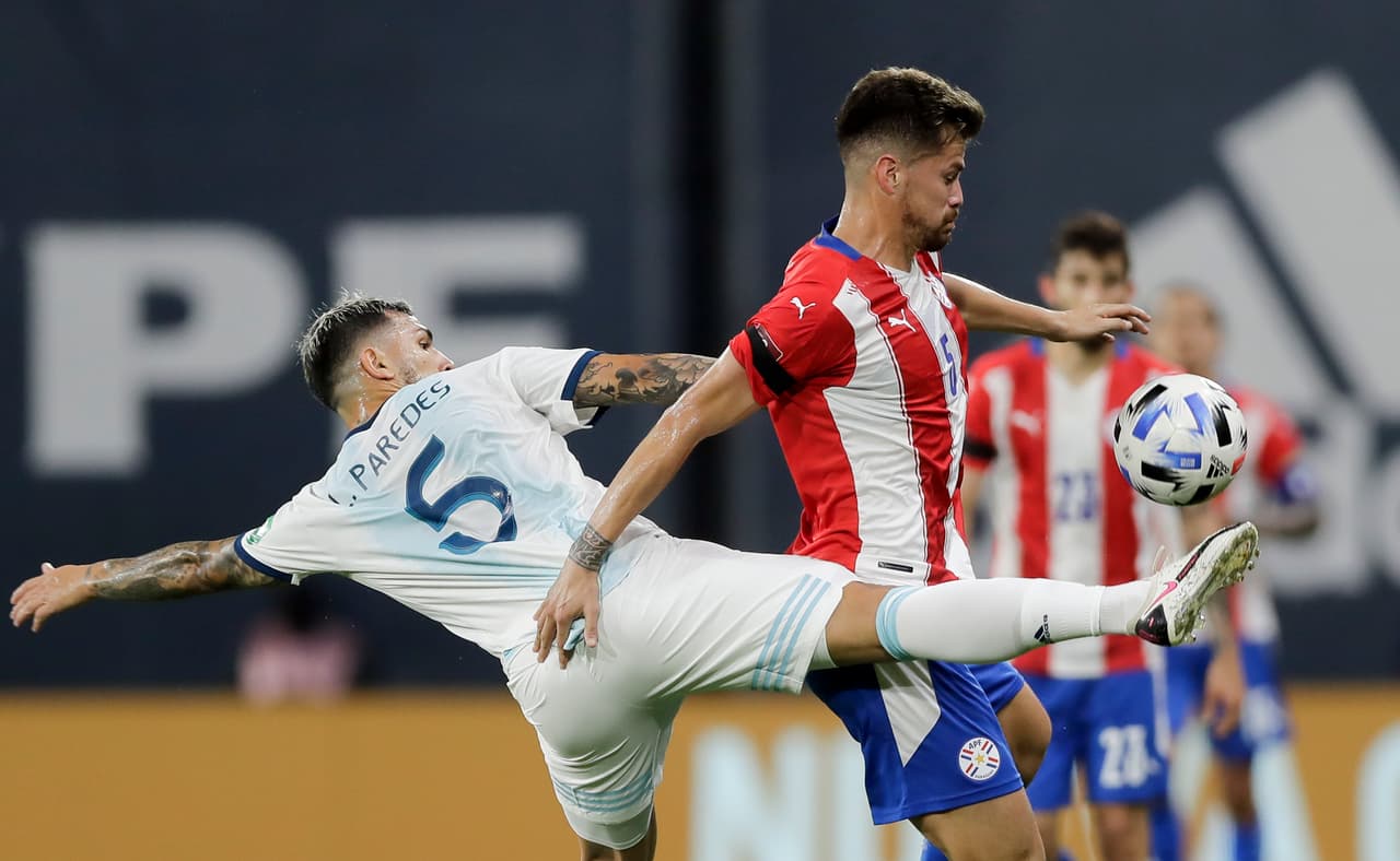 Con gol de Ángel Romero desde los 11 pasos, Paraguay consigue empatar frente a Argentina y salvan un importante punto.