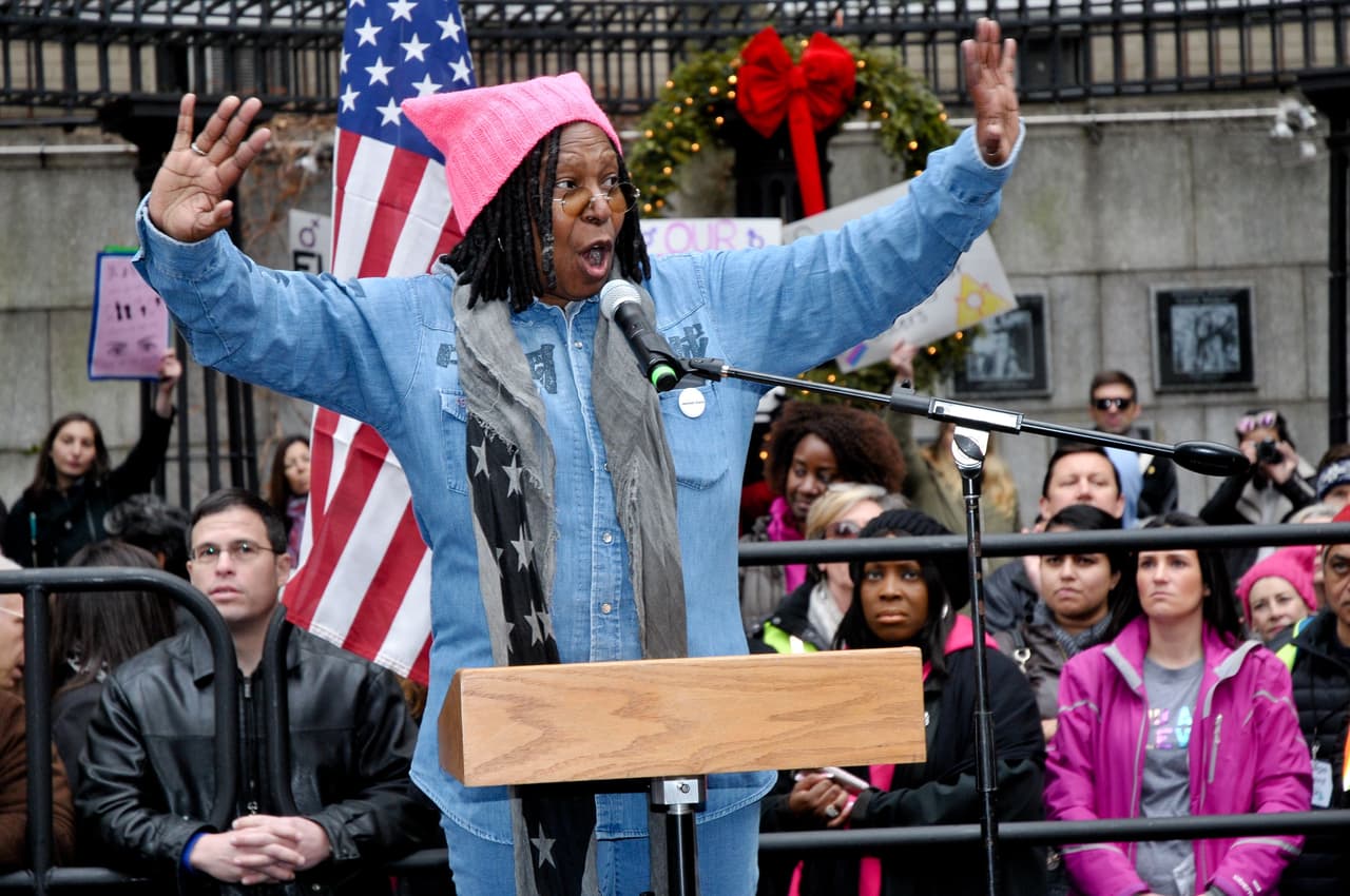 Whoopi Goldberg habló muy efusivamente durante la marcha de Manhattan.