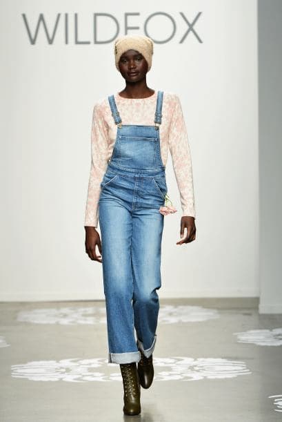 ¿Aún no tienes uno? En ese caso, la ‘it girl’ Chiara Ferragni recomienda en su blog The Blonde Salad, arrancar por un modelo en ‘denim’.