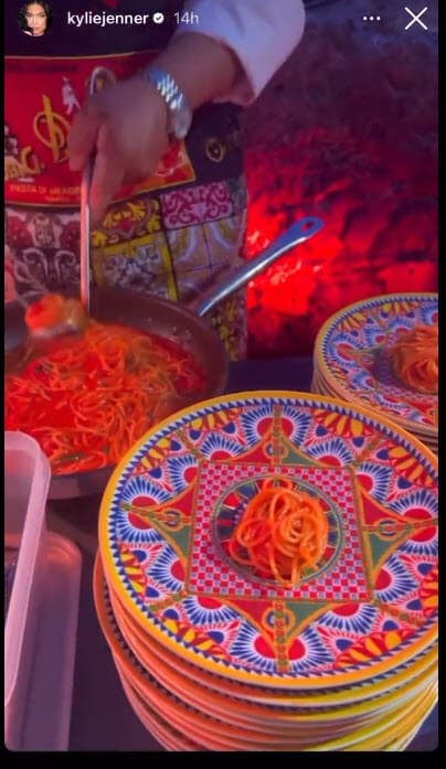 Una semana después, echaron la casa por la ventana en Italia, aunque con críticas de por medio por la cena que presuntamente otorgaron. 
<br>