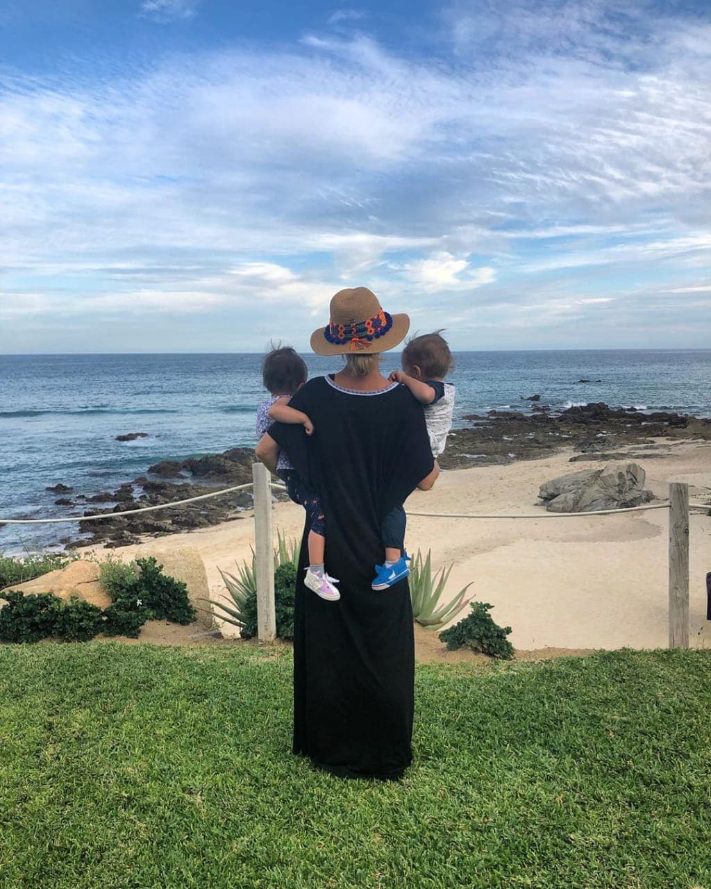 "No quiero entrar en polémica, pero 
<b>soy de las que <a href="https://www.univision.com/famosos/ludwika-paleta-y-otros-famosos-que-se-han-declarado-antivacunas-fotos">no les ha puesto una sola vacuna a mis bebés</a></b>", dijo.
<br>