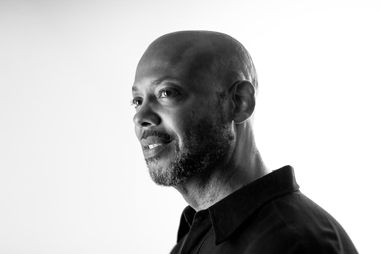 <b>“Igual que los latinos, los afroamericanos piensan que el voto no cuenta, que no importa, y debemos cambiar esa mentalidad”. </b>Sam Hayes se mudó con su familia desde Louisiana cuando era muy joven y es jefe de la policía del condado Harris desde hace 14 años, ahora lucha por el cargo de alguacil en el condado de Fort Bend. Cree que mucha gente se está dando cuenta que votar puede hacer los cambios necesarios. “No podemos quedarnos sentados esperando, hay que salir a votar por el candidato adecuado”. Hayes invita a todas las minorías a “montarse en el tren del voto, si no lo haces no llegarás al próximo lugar. El voto cuenta”.