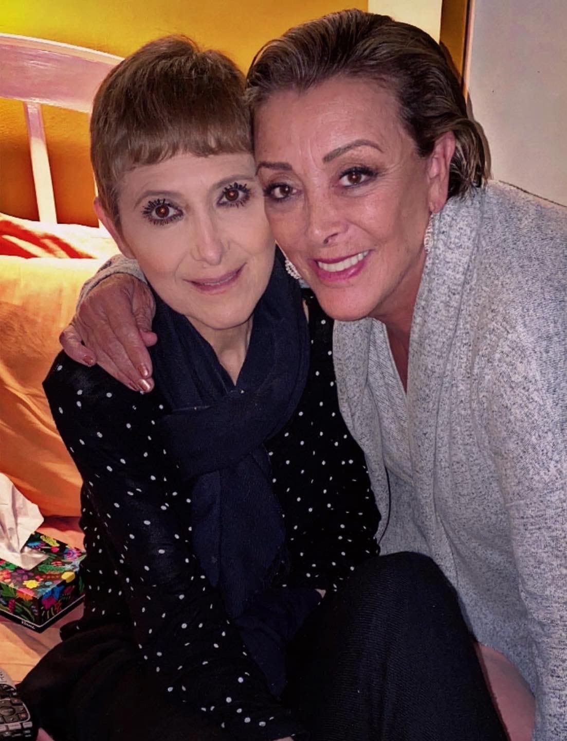 A pesar de las complicaciones que ha sufrido, Rosita Pelayo se mantiene positiva y activa para hacer frente a su padecimiento.