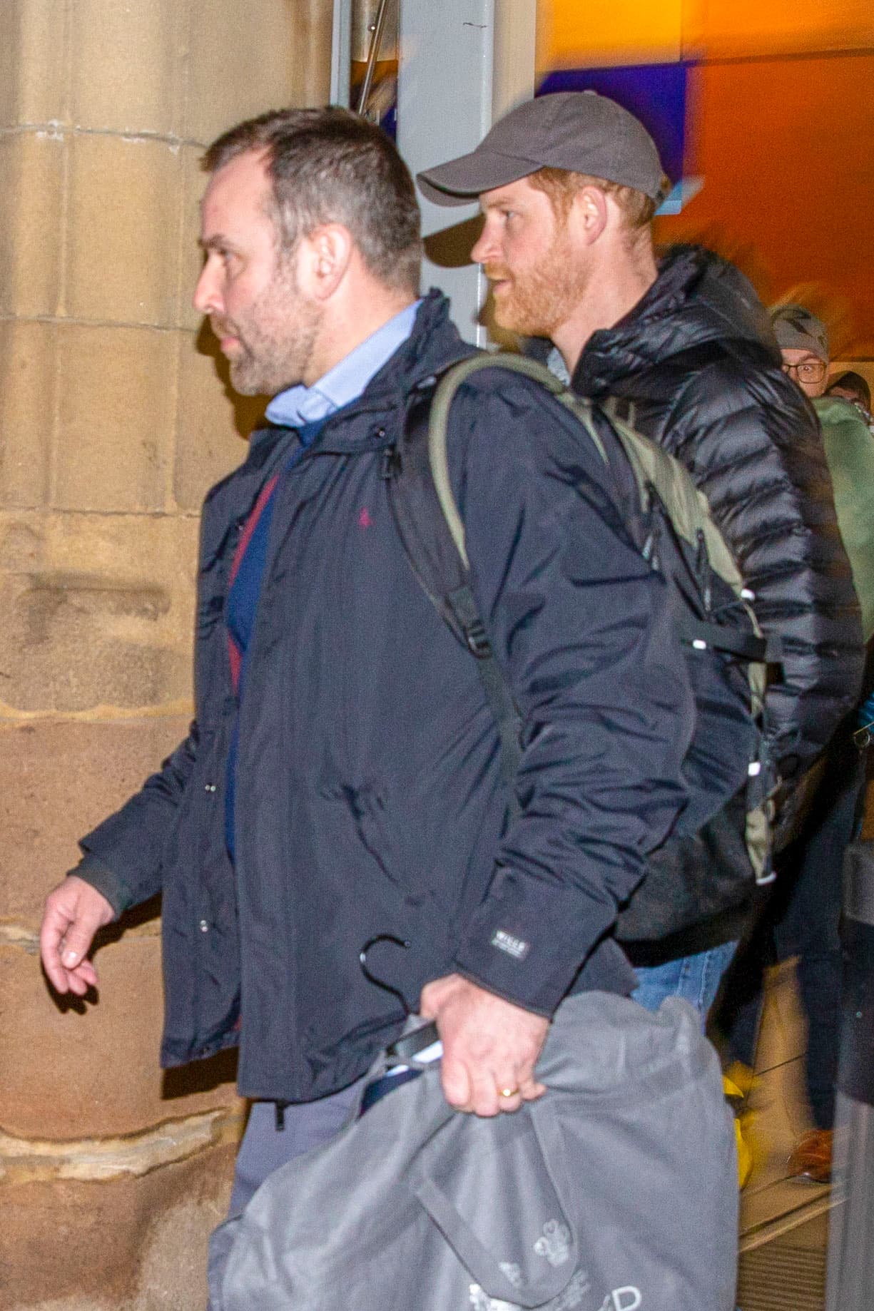 De acuerdo con una reseña publicada la mañana de este 26 de febrero por la 
<b><a href="https://www.bbc.com/news/uk-scotland-edinburgh-east-fife-51645676" target="_blank">BBC</a></b>, Ayesha Hazarika, quien estuvo a cargo de darle la bienvenida ante la audiencia, dijo que el príncipe solicitó ser anunciado solo con su nombre de pila. 
<br>