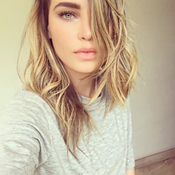 La cantante Belinda es otra que dijo haber operado su nariz debido a problemas de salud, pues en 2009, con su regreso a la pantalla chica con la telenovela ‘Camaleones’, causó polémica por su cambiada imagen.