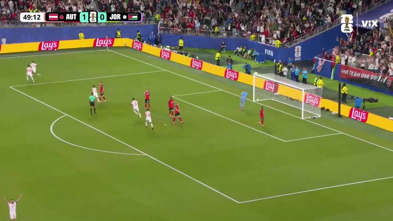 ¡El primero gol de Jordania en la historia de Copas del Mundo fue un golazo!