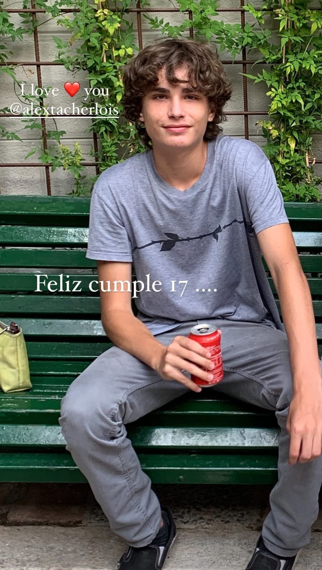 Su hermana mayor, Hannah, también usó las plataformas sociales para felicitar a Alex y decirle que lo ama.