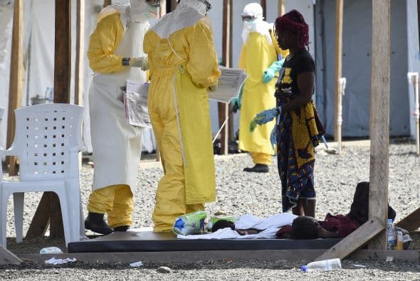 Los recientes casos notorios de personas contagiadas con el virus en los Estados Unidos y España han llevado a la incertidumbre y el desconocimiento sobre la enfermedad. A continuación presentamos un panorama general de cómo es el día a día de una persona contagiada y expuesta al ébola