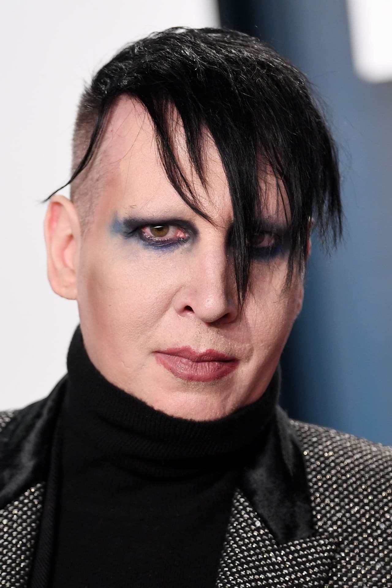 Después de las acusaciones de Evan Rachel Wood, el sello discográfico del cantante anunció en Twitter que dejaría de promocionar su álbum actual y agregó que ya no trabajaría con él en ningún proyecto futuro. Manson también fue retirado de la agencia de talentos CAA.