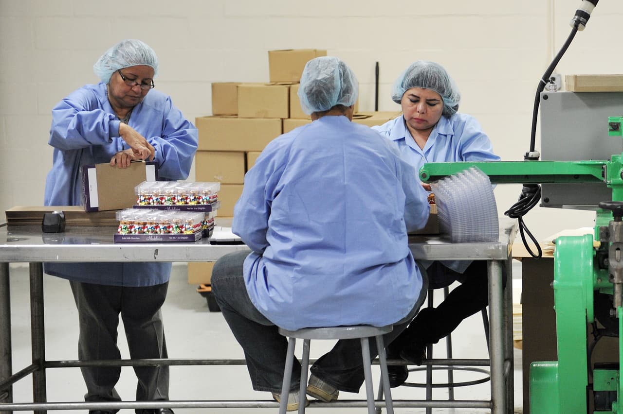 Las latinas ganan un 42% menos que los hombres blancos no hispanos