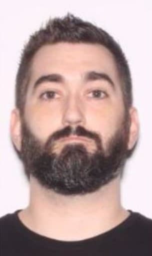 Ello, a pesar de que Stephan Sterns, pareja de Jenn, 
<b>aseguró que la había dejado cerca de la escuela</b>, en el estacionamiento de una iglesia en el área.