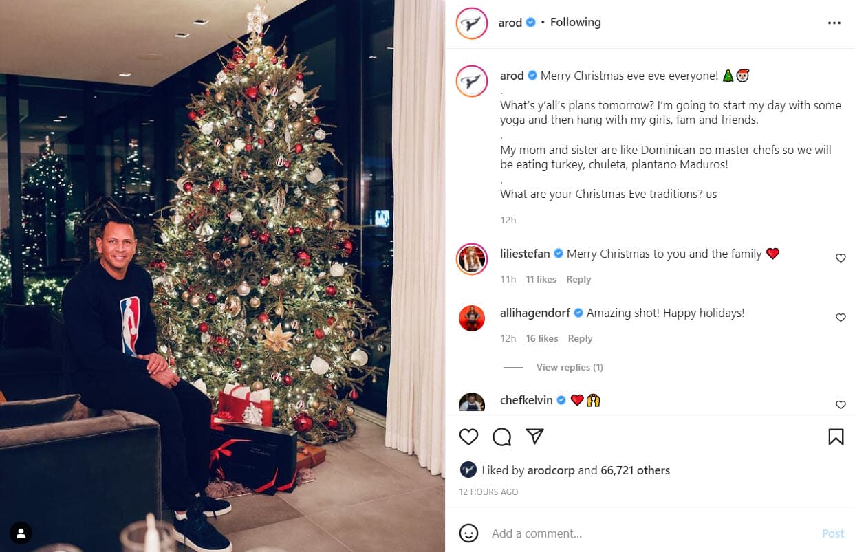 <b>Alex Rodríguez </b>se unió a los mensajes navideños en redes: "¡Feliz Nochebuena a todos! ¿Cuáles son sus planes para mañana? Voy a comenzar mi día con algo de yoga y luego pasaré el rato con mis chicas, mi familia y mis amigos. Mi mamá y mi hermana son maestros chefs dominicanos, ¡así que comeremos pavo, chuleta, plátano Maduros! ¿Cuáles son sus tradiciones de Nochebuena?", escribió el exprometido de JLo.