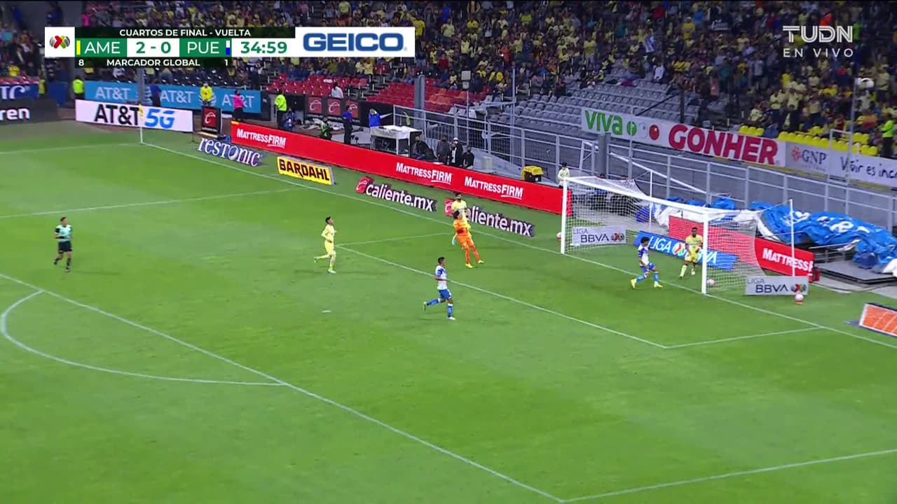 ¡GOL!  anota para Puebla. Maximiliano Araujo