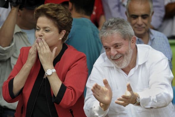 El presidente brasileño Luiz Inácio Lula da Silva fue calificado como el "Papá Noel de los gays" por el representante de una asociación de homosexuales, lo que causó la risa del mandatario este miércoles durante un encuentro con organizaciones sociales en Brasilia.