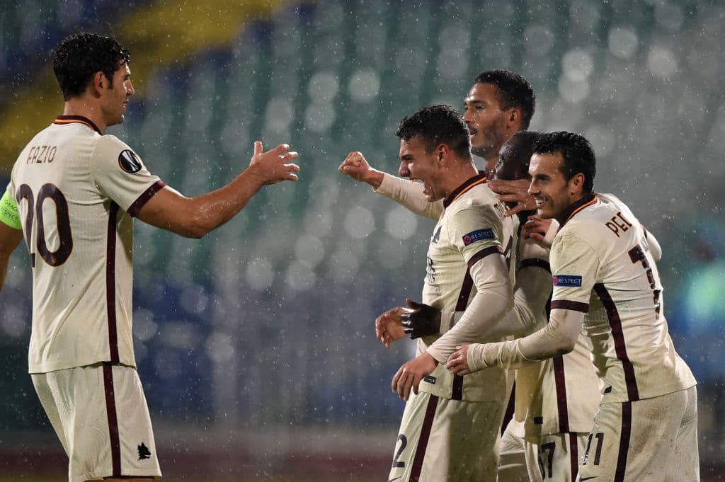 CSKA Sofía se impone al AS Roma 3-1 durante la última jornada de la UEFA Europa League. Tiago Rodrigues abría el marcador para los búlgaros, pero fue al 22 cuando Tommaso Milannese igualaba las cosas, sin embargo, el doblete de Ali Sowe, le dio el gane al equipo de Sofía.