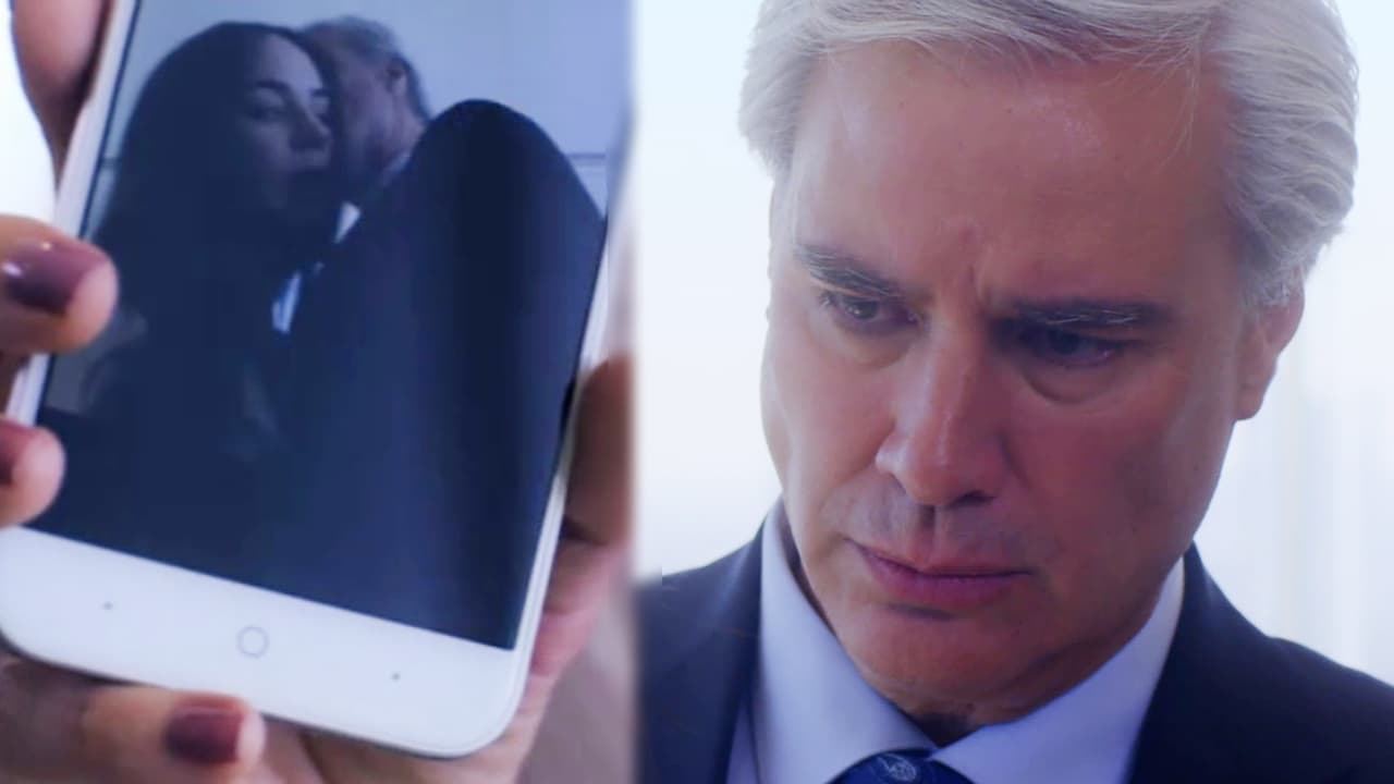 Su primera víctima fue el rector de su universidad, pues al no poder pagar su colegiatura, Rubí recurrió a sus encantos para sobornarlo y obtener una beca completa. Teniendo en su poder una fotografía con él abrazándola, lo amenazó con mandársela a su esposa. Sin más salida, el rector aceptó hacerse cargo de los pagos.