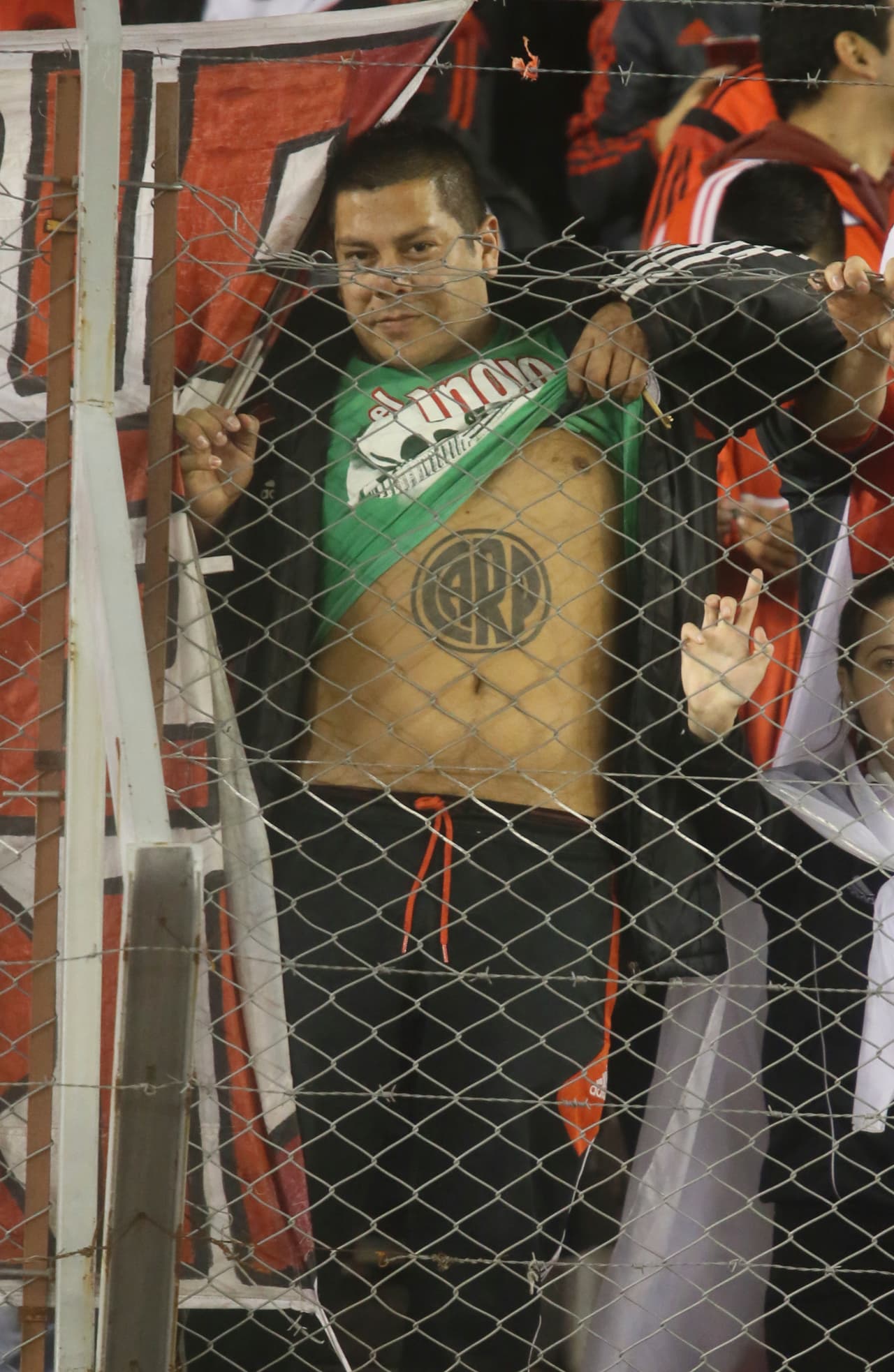 Los fanáticos en el mundo quisieron rendir un homenaje a sus países, equipos o jugadores favoritos por medio de tatuajes. Algunos más grandes y coloridos, con rostros de las figuras y escudos representativos son una muestra del cariño que alrededor del mundo expresan los hinchas del fútbol.