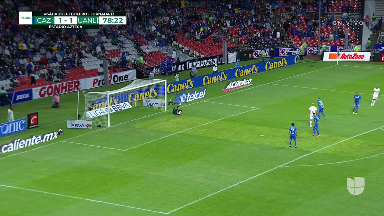 ¡TIRO ATAJADO! disparo por Nicolás López.