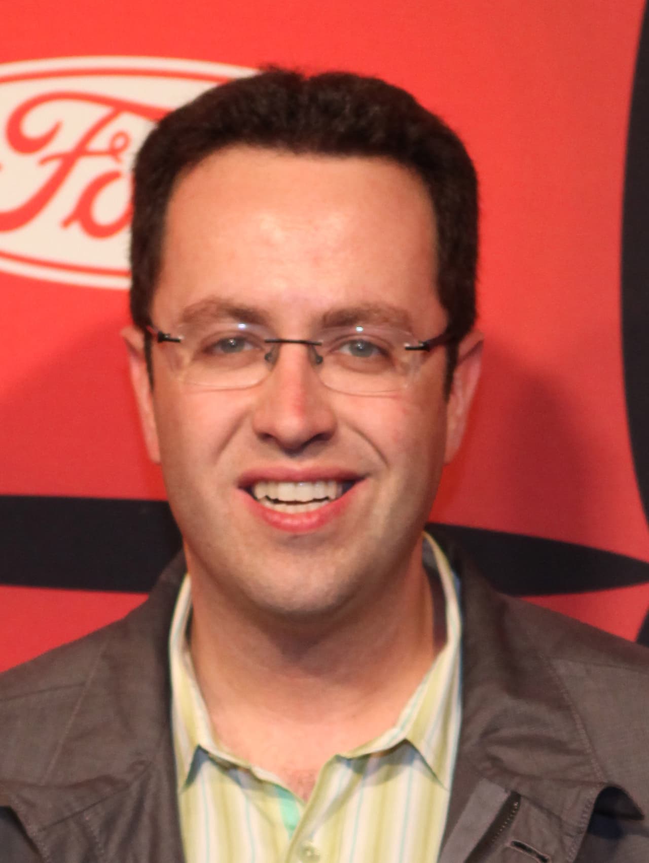 La policía está investigando cargos de pornografía infantil.