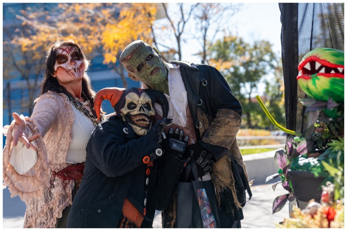 La Oficina del Sheriff del Condado de Washington pide que denuncien cualquier actividad sospechosa o conducción temeraria a la policía. Si los niños mayores o adolescentes van a salir solos, planifique y revise una ruta que sienta segura y aceptable para que ellos la puedan seguir a salvo.