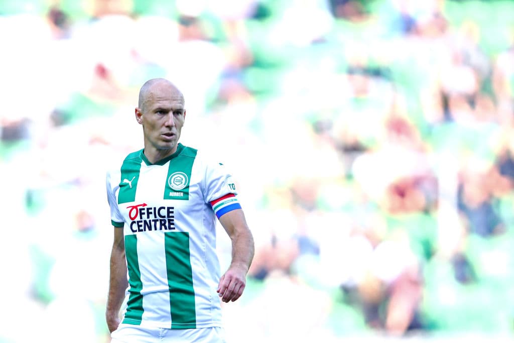 El PSV gana por tres goles al Groningen de Robben, quien dejó el campo tras una lesión. Cody Gakpo marcó doblete y el tercer tanto fue por parte de Donyell Malen. El mexicano Erick Gutierrez se encuentra lesionado.