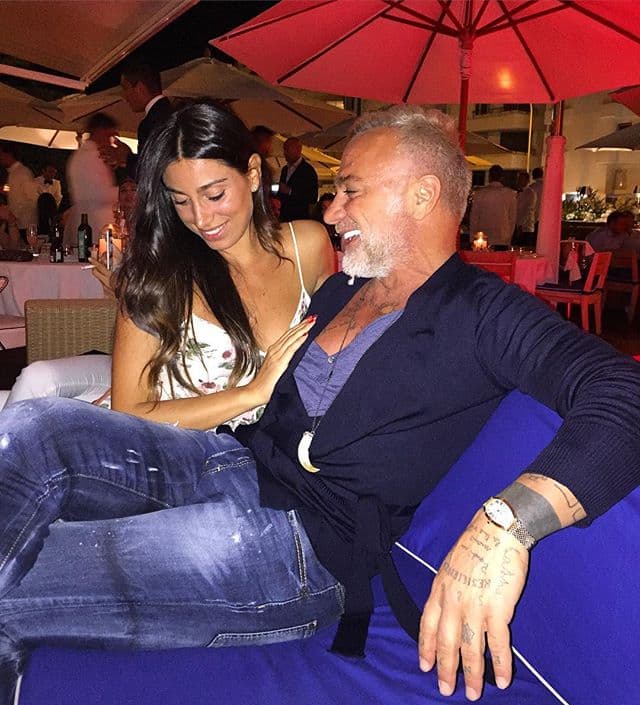 "Me lo prohíbe porque piensa que una mujer detrás de la estufa pierde toda sensualidad", bromeó la italiana.