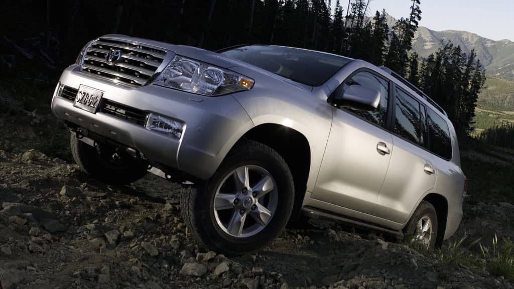 <b>1. Toyota Land Cruiser</b>: Las personas que compran la Toyota Land Cruiser nueva, la mantienen en su poder un promedio de 10.9 años. 
<br>
<br>En la imagen una Toyota Land Cruiser 2008